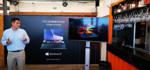 Asus lança o primeiro laptop do mundo com ecrã duplo