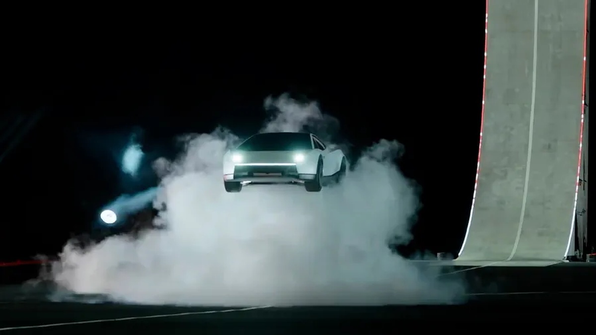 Tesla Roadster Teste em Salto Dinâmico